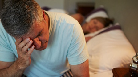 Sức khỏe cho mọi nhà: Tiểu đêm ở người cao tuổi và những nguy cơ tiềm ẩn