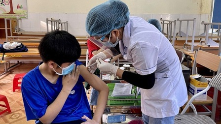 Hà Nội: Học sinh lớp 12 dương tính SARS-CoV-2 từng đến trường tiêm vaccine