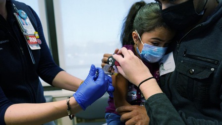 Mỹ chính thức chấp thuận tiêm vaccine Pfizer cho trẻ từ 5-11 tuổi