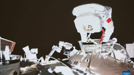 Trung Quốc: Thần Châu-13 thực hiện chuyến đi bộ ngoài không gian đầu tiên