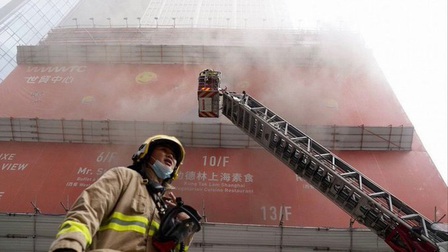 Cháy Trung tâm Thương mại Thế giới ở Hong Kong, hơn 300 người mắc kẹt