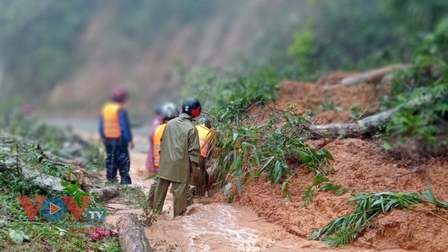 Bình Định: Lực lượng vũ trang giúp dân khắc phục hậu quả mưa lũ