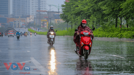 Thời tiết hôm nay: Trung Bộ có mưa vừa đến mưa to, Bắc Bộ giảm rét