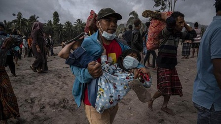 Phun trào núi lửa ở Indonesia: Ám ảnh những ngôi làng bị chôn vùi dưới lớp tro nóng