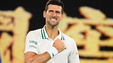 Djokovic kết thúc chuyện cổ tích Karatsev, Osaka đưa Serena lên bảng 'phong thần'