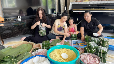 Sao Việt gói bánh chưng đón Tết