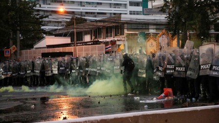 Biểu tình kèm bạo lực xảy ra ở Thái Lan