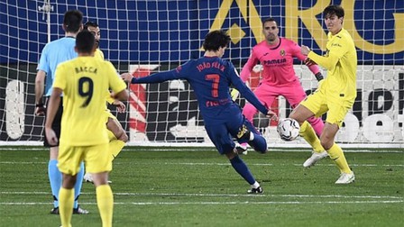 Bắn thủng 'Tàu ngầm vàng' Villarreal, Atletico lại hơn Barca 5 điểm