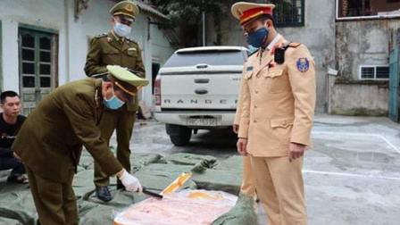 Lạng Sơn: Liên tiếp phát hiện nhiều vụ vận chuyển thực phẩm bốc mùi hôi thối không rõ nguồn gốc