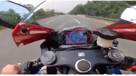 Truy tìm tài xế xe máy 'vít ga' gần 300km/h trên Đại lộ Thăng Long