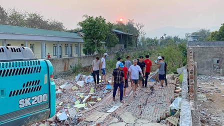 Điện Biên: Đi nhặt phế liệu, bị tường công trường đổ đè tử vong