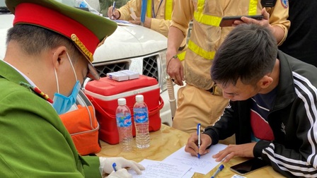 Xử phạt nặng lái xe dương tính với ma túy trên tuyến cao tốc Hà Nội - Thái Nguyên