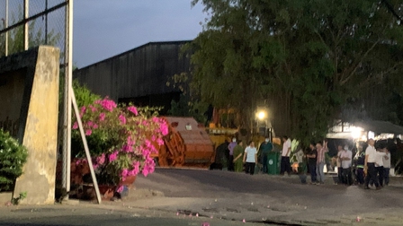 Công nhân thu gom rác ở Bình Dương bị xe rác cán chết