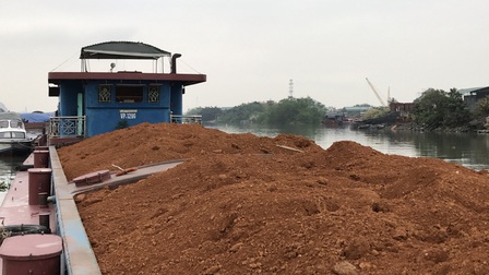 Quảng Ninh: Bắt giữ 2 vụ vận chuyển cát và quặng đất không rõ nguồn gốc