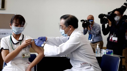 Nhật Bản thúc đẩy tiêm vaccine Covid-19 đại trà sớm