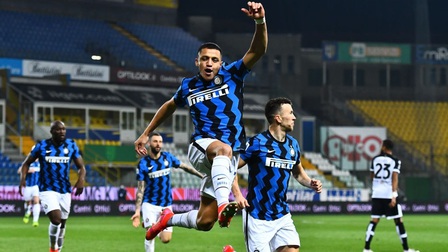 Parma 1-2 Inter: Lukaku kiến tạo, Sanchez ghi bàn, Inter xây chắc ngôi đầu