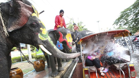 Thủ tướng Thái Lan quyết tổ chức lễ hội té nước Songkran giữa đại dịch