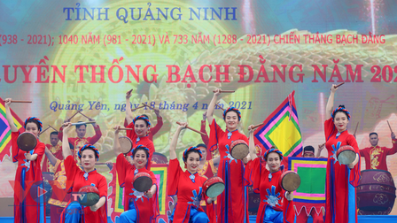 Hàng nghìn người rước tượng Trần Hưng Đạo trong Lễ hội truyền thống Bạch Đằng