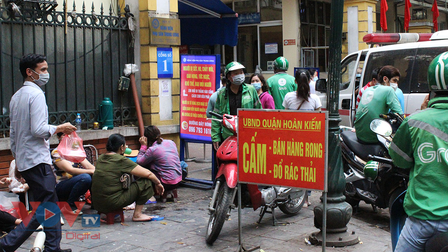 Hà Nội: Nhiều cổng bệnh viện bị lấn chiếm giữa lòng thủ đô
