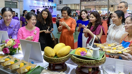 Tái hiện nghi lễ Songkran, giới thiệu ẩm thực và văn hóa Thái Lan tại Hà Nội