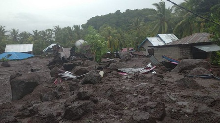 Thảm hoạ sạt lở đất ở Indonesia vùi lấp hàng trăm người