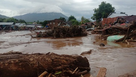 Bão nhiệt đới làm trầm trọng thêm lũ lụt, sạt lở ở Indonesia và Timor Leste