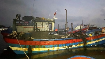 Quảng Ngãi: Cháy tàu cá gần 2 tỷ đồng