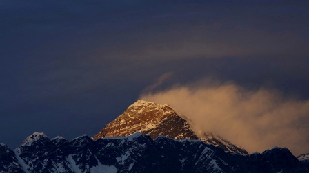 Trung Quốc dựng 'dải phân cách' trên đỉnh Everest để ngăn Covid-19 từ Nepal