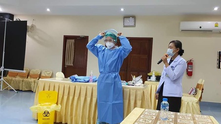Chuyên gia y tế Việt Nam hỗ trợ kịp thời cấp cứu một thai phụ Lào mắc COVID-19