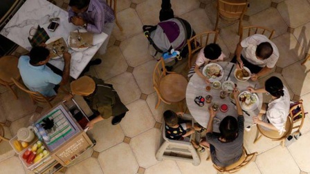 Singapore sẽ phạt nặng những du khách không dọn dẹp bát đũa sau khi ăn ở nơi công cộng