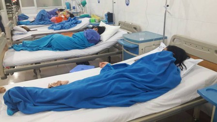 Quảng Ngãi: 26 người nhập viện cấp cứu sau khi ăn bánh mì