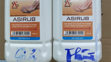 Phát hiện 300 chai nước sát khuẩn nghi giả mạo ở chợ thuốc lớn nhất Hà Nội