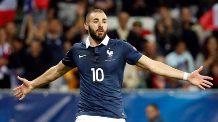 Doanh số bán áo của ĐT Pháp tăng 2400% sau khi Benzema trở lại