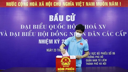 Hình ảnh ấn tượng của ĐTQG và U22 Việt Nam trong ngày bầu cử