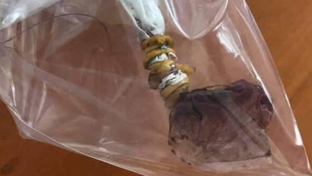 Bé gái ở Bình Thuận tử vong nghi do ngậm bả chó hình viên kẹo