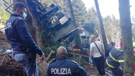 Italy điều tra vụ rơi cabin cáp treo