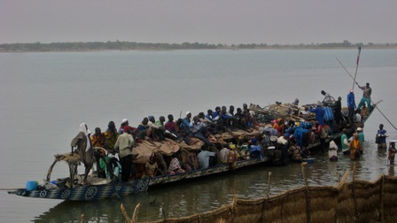 Chìm thuyền tại Nigeria, hơn 150 người nghi chết đuối