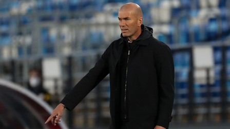 Zidane lần thứ hai từ chức HLV trưởng Real Madrid