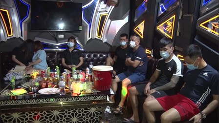 Bắt quả tang 15 đối tượng sử dụng ma túy 'bay lắc' trong quán Karaoke tại Hà Nam