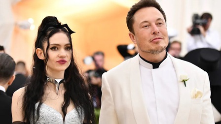 Elon Musk bị bạn gái gọi là 'trẻ trâu' trên mạng xã hội