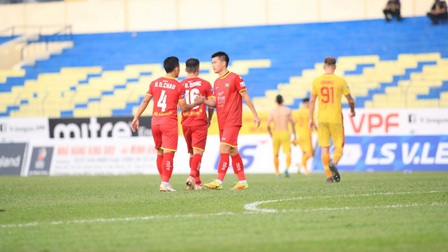 Trận SLNA - Hà Nội FC có nguy cơ bị hoãn vì Covid-19