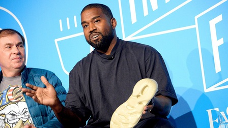 Kanye West bị tố bóc lột sức lao động