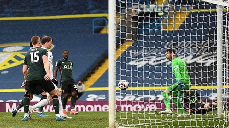 Leeds 3-1 Tottenham: Thua bạc nhược, Gà trống ngày càng xa top 4