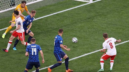 Ba Lan 1-2 Slovakia: Sai lầm báo hại Đại bàng trắng