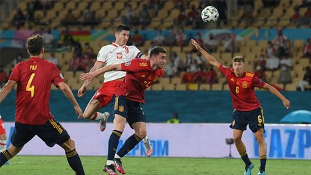 Tây Ban Nha 1-1 Ba Lan: Moreno đá hỏng 11m, Lewandowski khiến Tây Ban Nha lại mất điểm