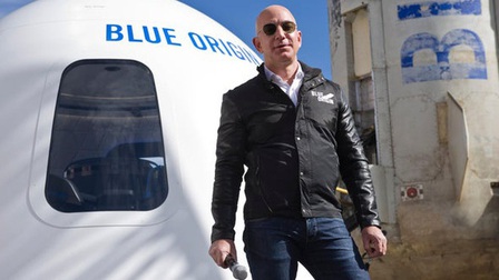 Hơn 63.000 người muốn tỷ phú Bezos 'không trở về Trái đất'