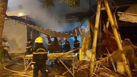 Đà Nẵng: Cháy xưởng gia công gỗ lúc nửa đêm