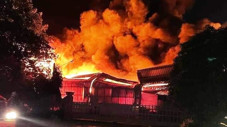 Bình Dương: Cháy kho hàng trong khu công nghiệp Sóng Thần 1