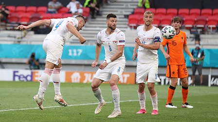 Hà Lan 0-2 CH Czech: De Ligt dính thẻ đỏ, Oranje tan nát