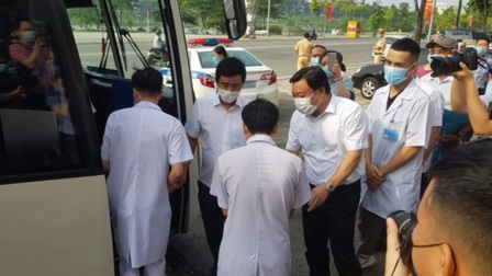 Phú Thọ: Cử thêm y bác sĩ tình nguyện vào 'tâm dịch' Bắc Giang